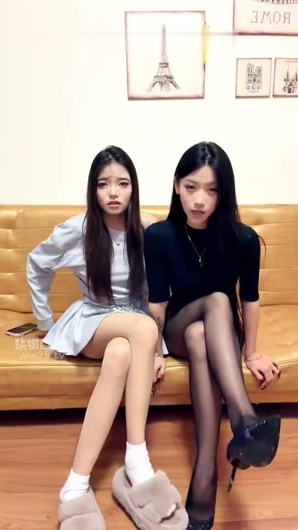 2048.hk@大大 一苒 小洁 开年首场女同加红绿灯 开年后的爽女王红绿灯 黑丝肉丝小白袜 高跟棉拖 翘臀玉臀 舌吻 交替口水 吐给你们吃 吐口水喂水嚼碎糖 2026-02-25