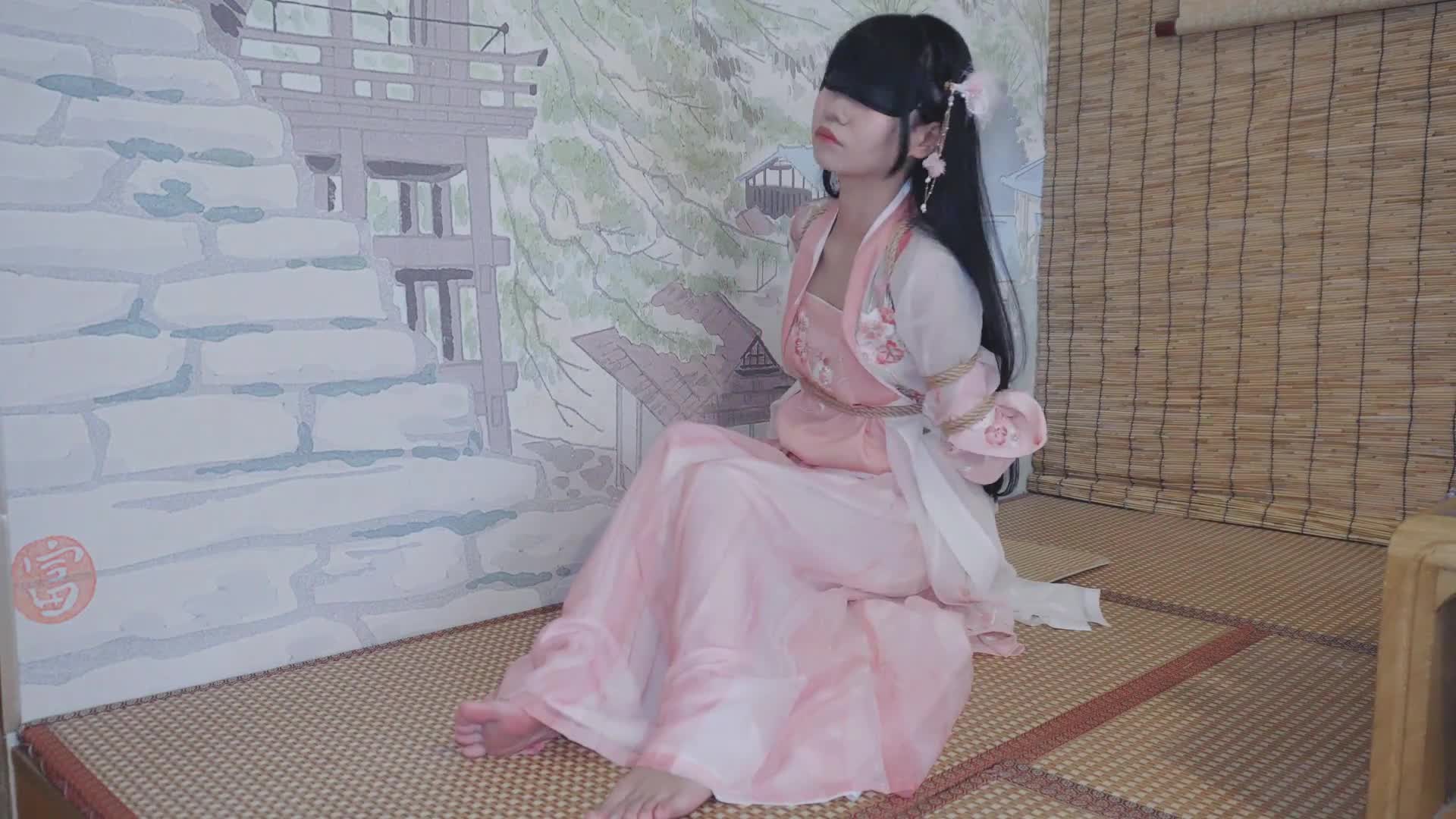 2048.hk@252【LYB212】汉服妹妹五花大绑驷马裸足电动小玩具