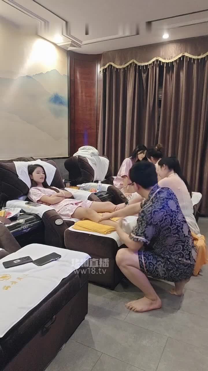 2048.hk@大大 一苒 TJ：开发沐足技师调教贱狗 开发素人技师 技师和女S玩死SB 足喂食 足深喉 踩脸 打耳光 踢裆 贱狗SB钻技师的裆 2026-01-17