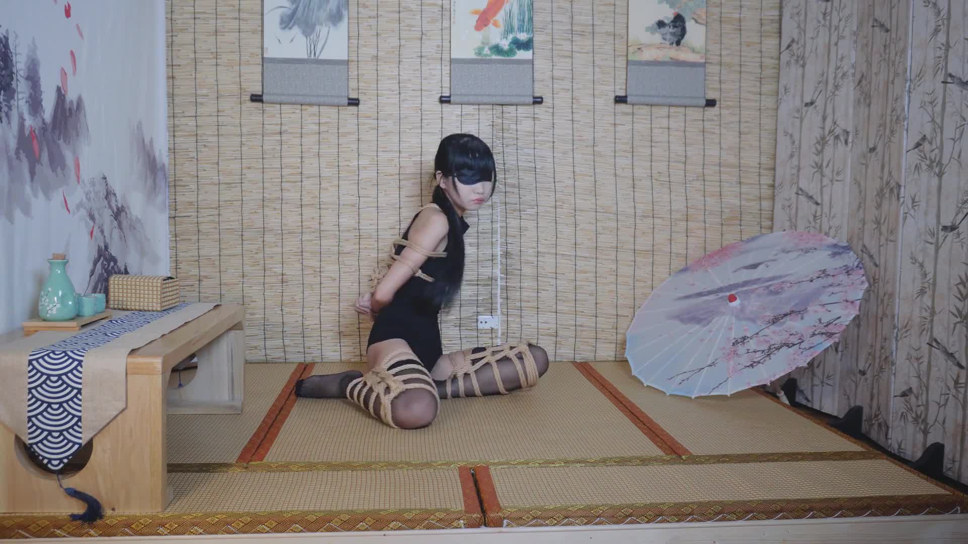 2048.hk@256【冷与贝217】死库水泳衣，蕾丝边黑丝，分腿缚，口球，电动棒棒糖震动到糕潮