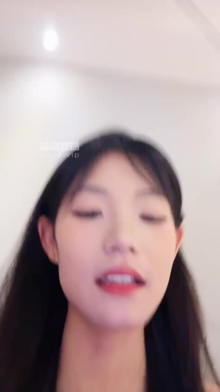 2048.hk@大大 阳阳 TJ：闺蜜弟弟半夜跑到我和姐姐房间偷偷舔我脚 把它抓起来好好教育 2025-08-18