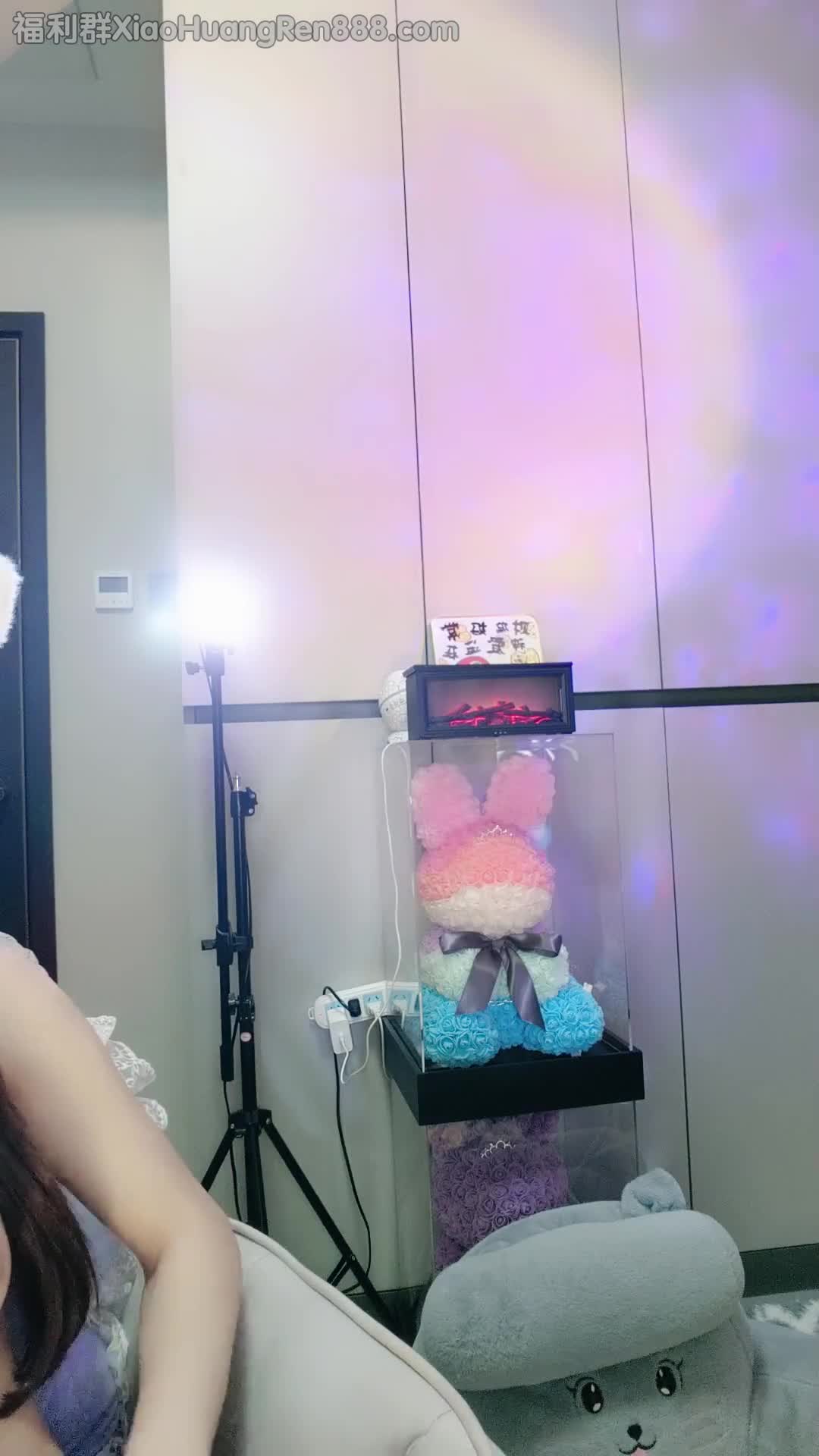 喷水   极品尤物女神~炸裂身材~激情裸舞~自慰潮喷好销魂  #半糖  #妙菱 vip更新4v 视频总时长319分钟