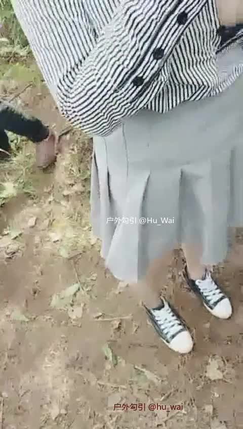 巨乳姐妹花户外勾引勾引男人做爱，第一次尝试户外勾引，逼夹的贼紧，干出水了内部群是户外&勾引视频查看置顶消息进入内部群