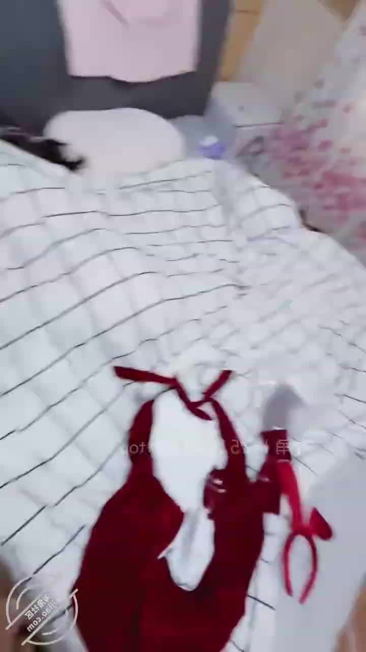 海角社区精选回乡全程无套内射表妹 小穴被干到红肿直接腿软 美乳狂甩真是骚到骨子里