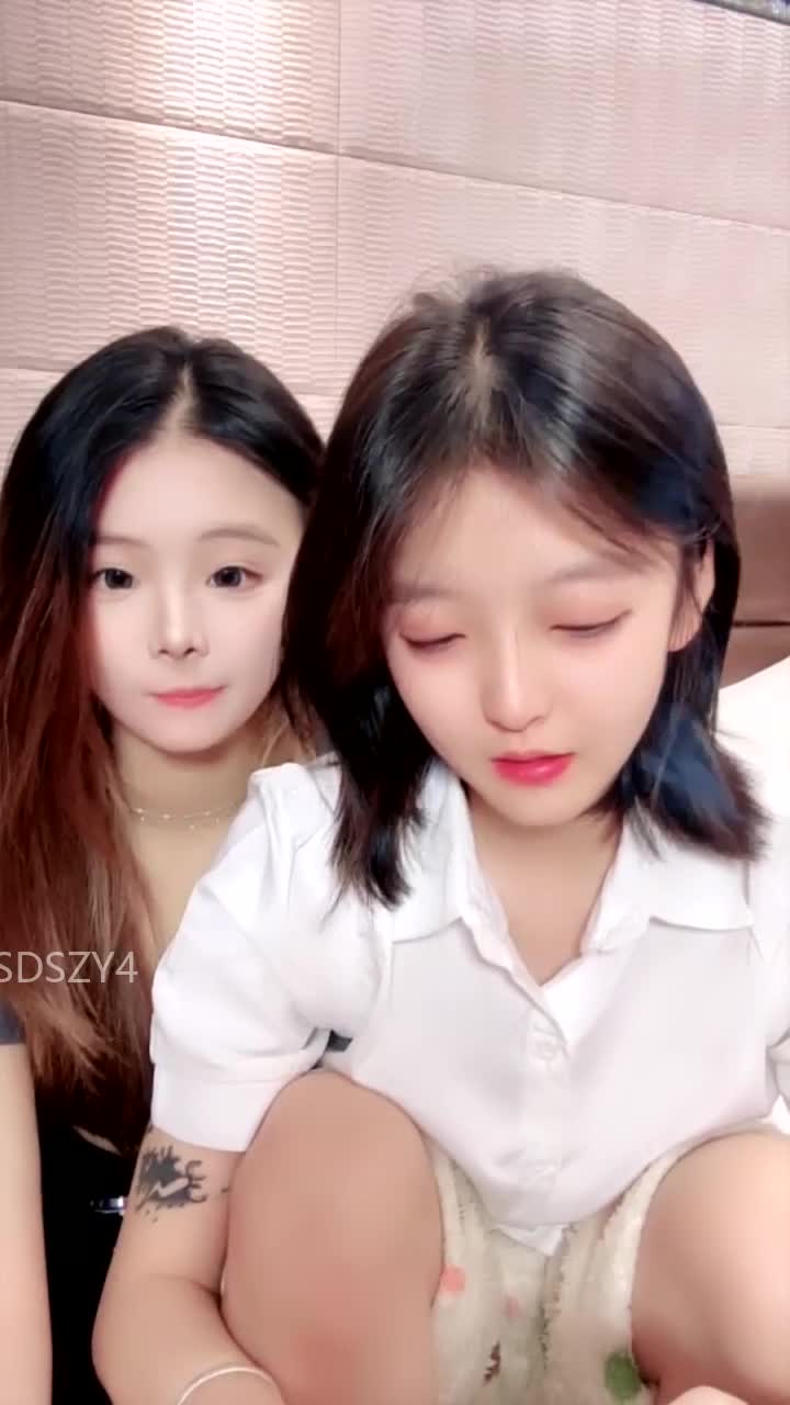 2048.vip-清纯嫩妹【源源】自慰喷水揉奶吃鸡，闺蜜舌吻多人4