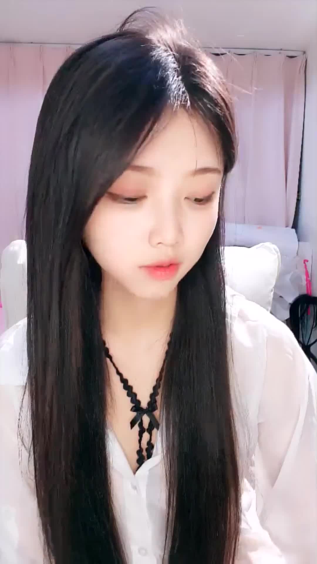 2048.vip-甜美校花【小奈美美】绝品尤物 极品美乳 超粉嫩BB 裸舞抠逼道具自慰 流淫水喷尿